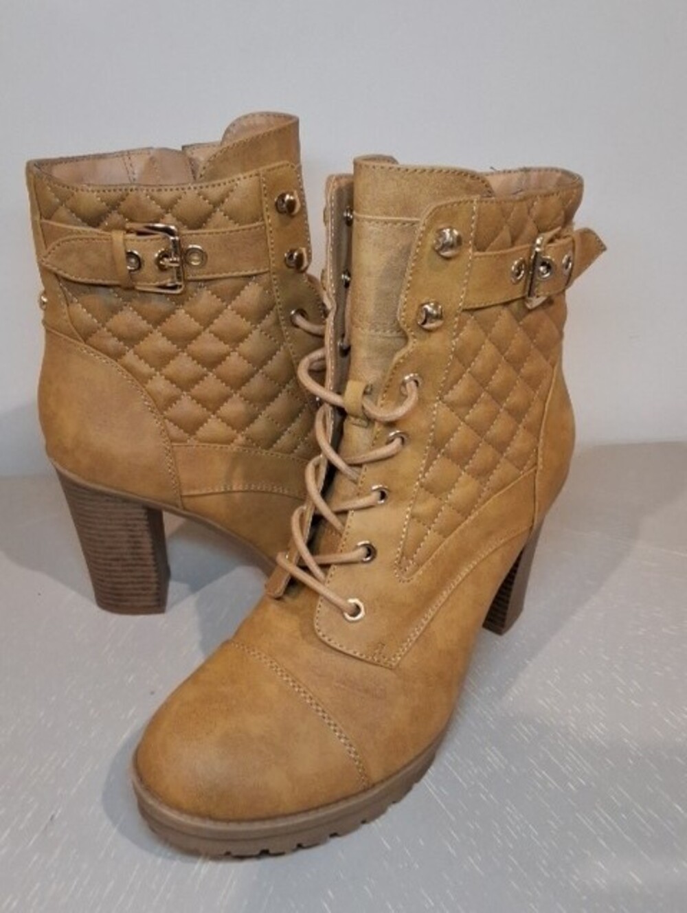 GBG Guess Medium Natural Lace-Up Quilted Heeled Combat Boots Size 9.5